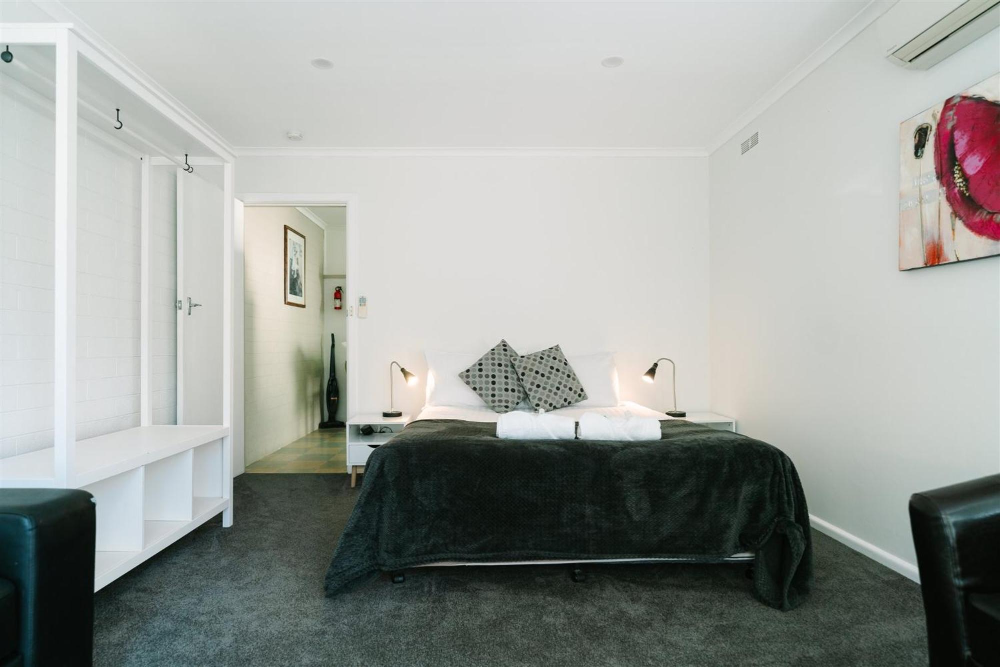 Alpine Riverside Cottages Porepunkah Exterior foto