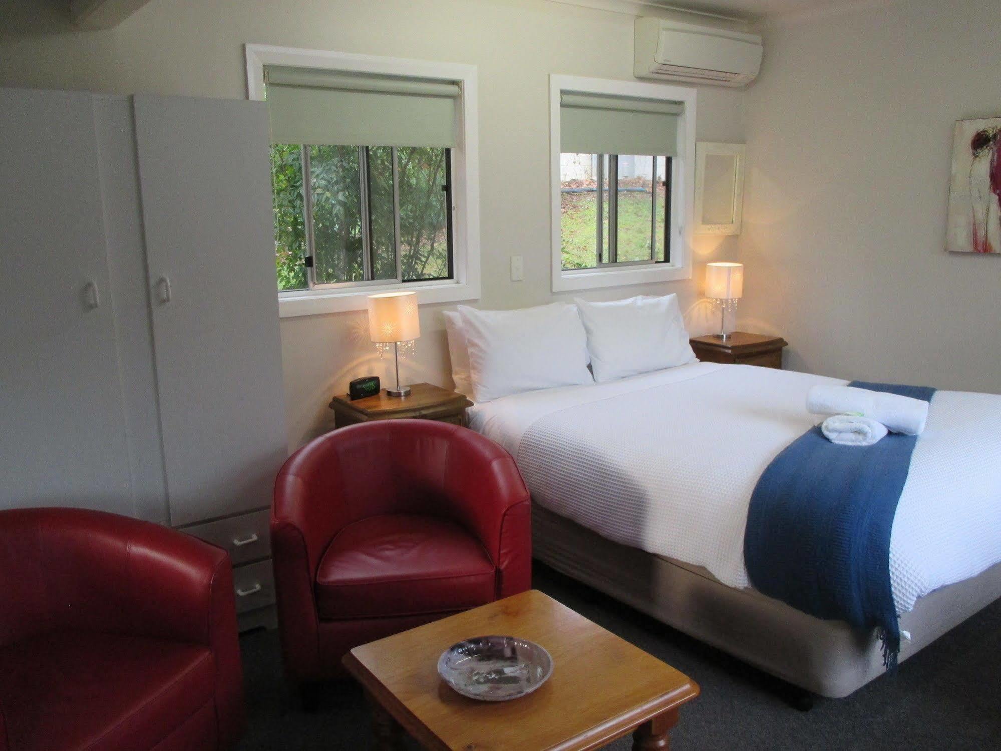 Alpine Riverside Cottages Porepunkah Exterior foto