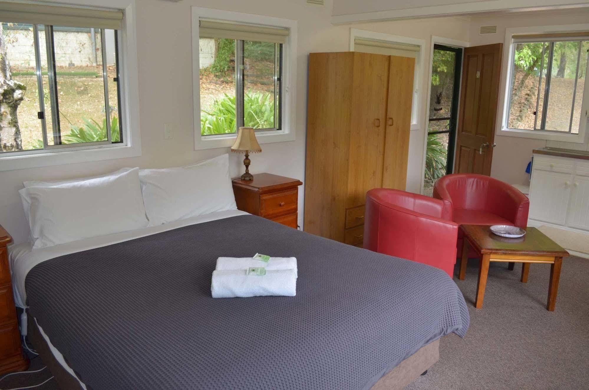 Alpine Riverside Cottages Porepunkah Exterior foto